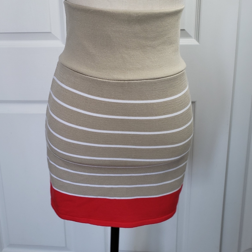 Cute knit skirt by debut.